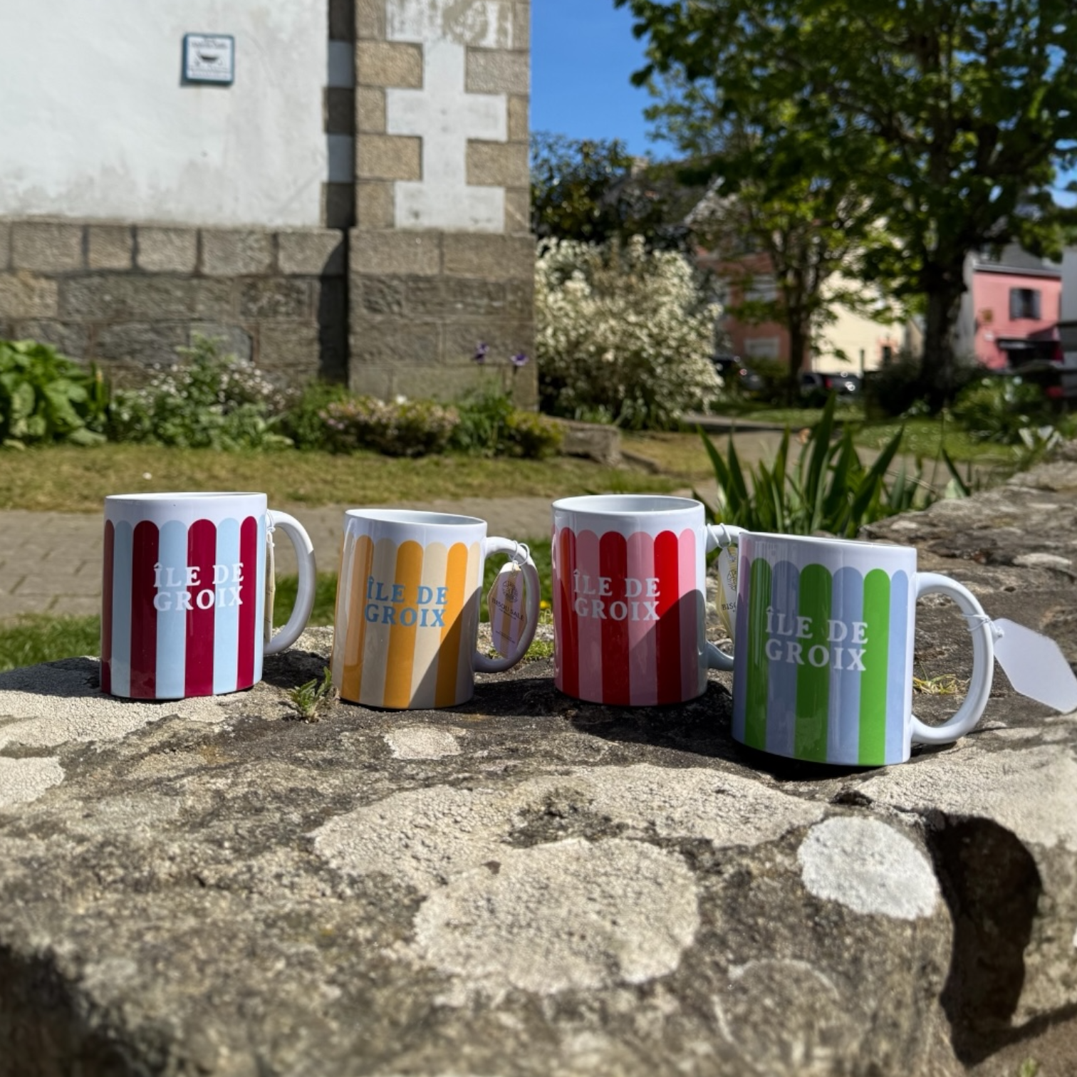 TASSES FESTONNÉES